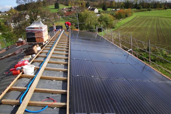 solar-uitikon-indach-01-01-1920px795648BD-39FE-6769-40F3-ED5274FD5108.jpg